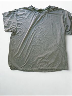 Tuckernuck Sport Performance Athletic Tee Olive Green Workout Top